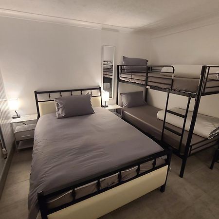 Roomz-Gatwick-London-Airport Parking-Travel Service Ifield Екстер'єр фото